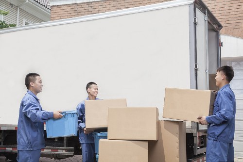 Local removal van for small flat move in Clapton