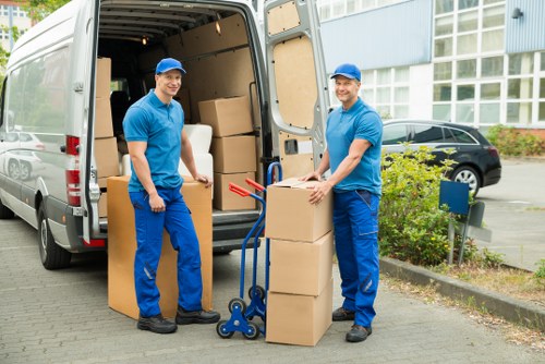 Local packing and unpacking support for families and businesses in Clapton